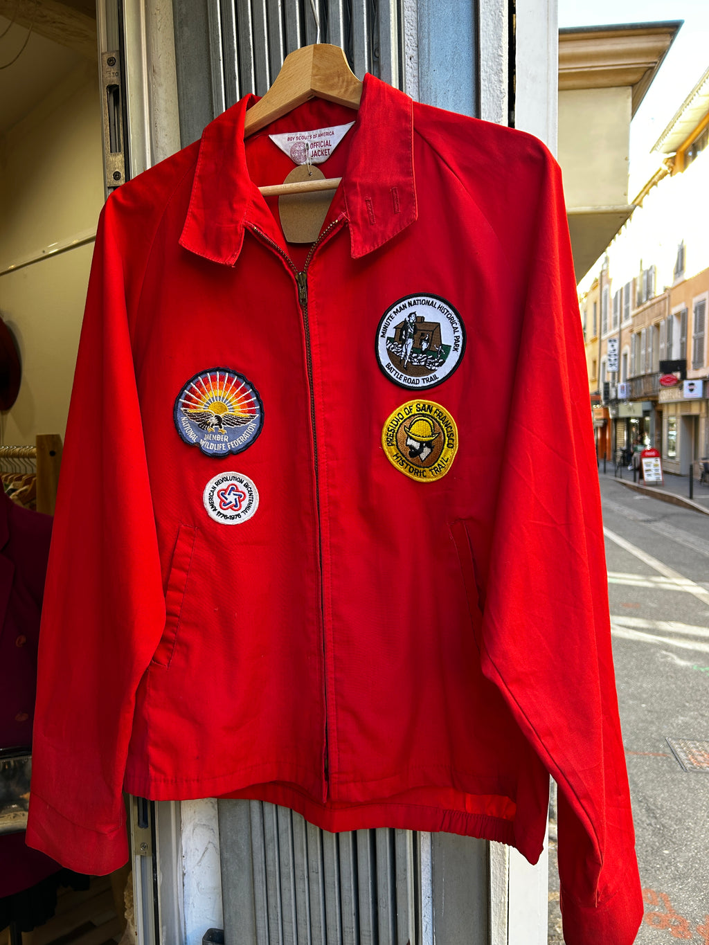 Veste Boy Scouts of America rouge – Écussons de voyages – Taille estimée L/XL