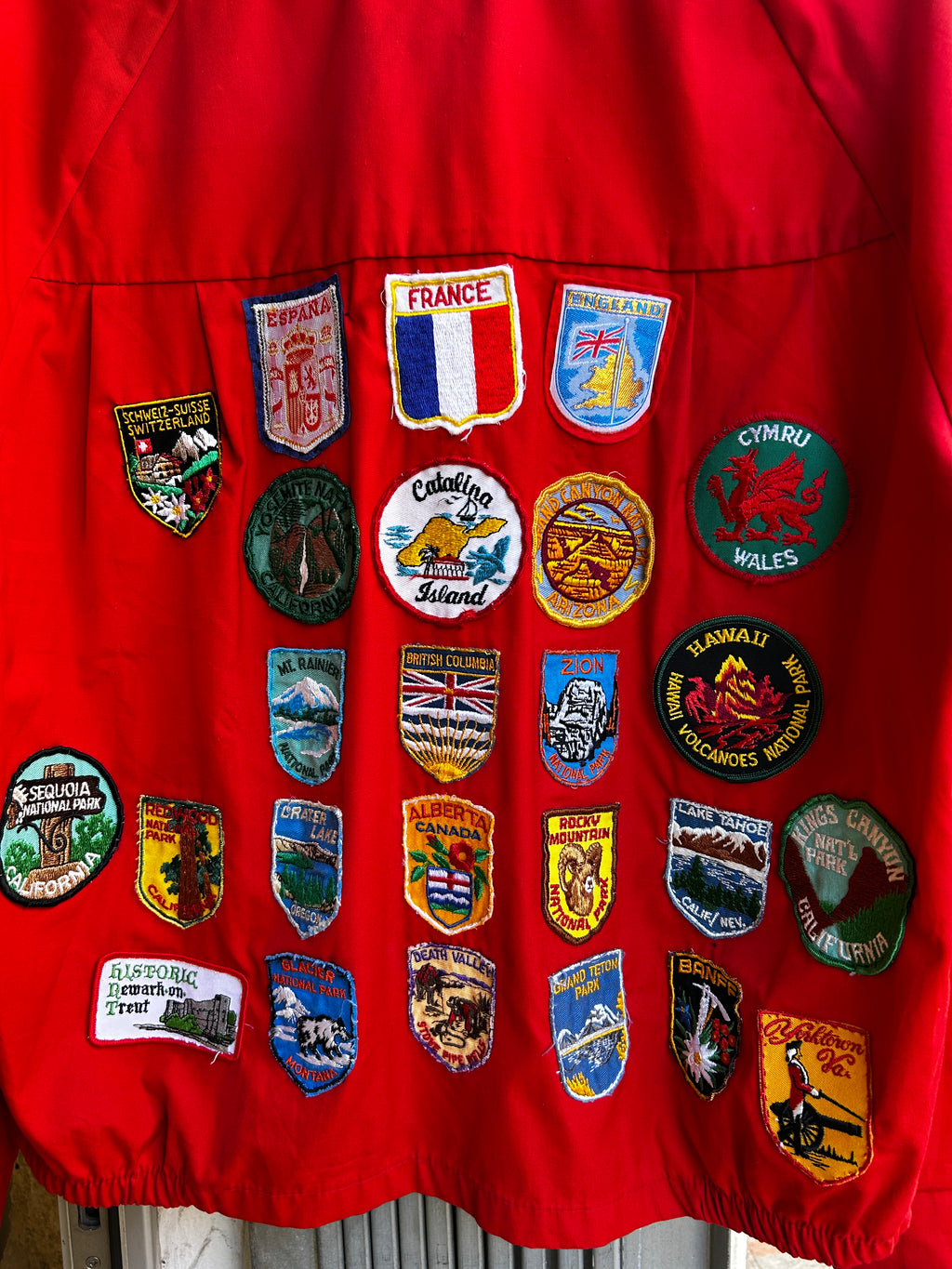 Veste Boy Scouts of America rouge – Écussons de voyages – Taille estimée L/XL