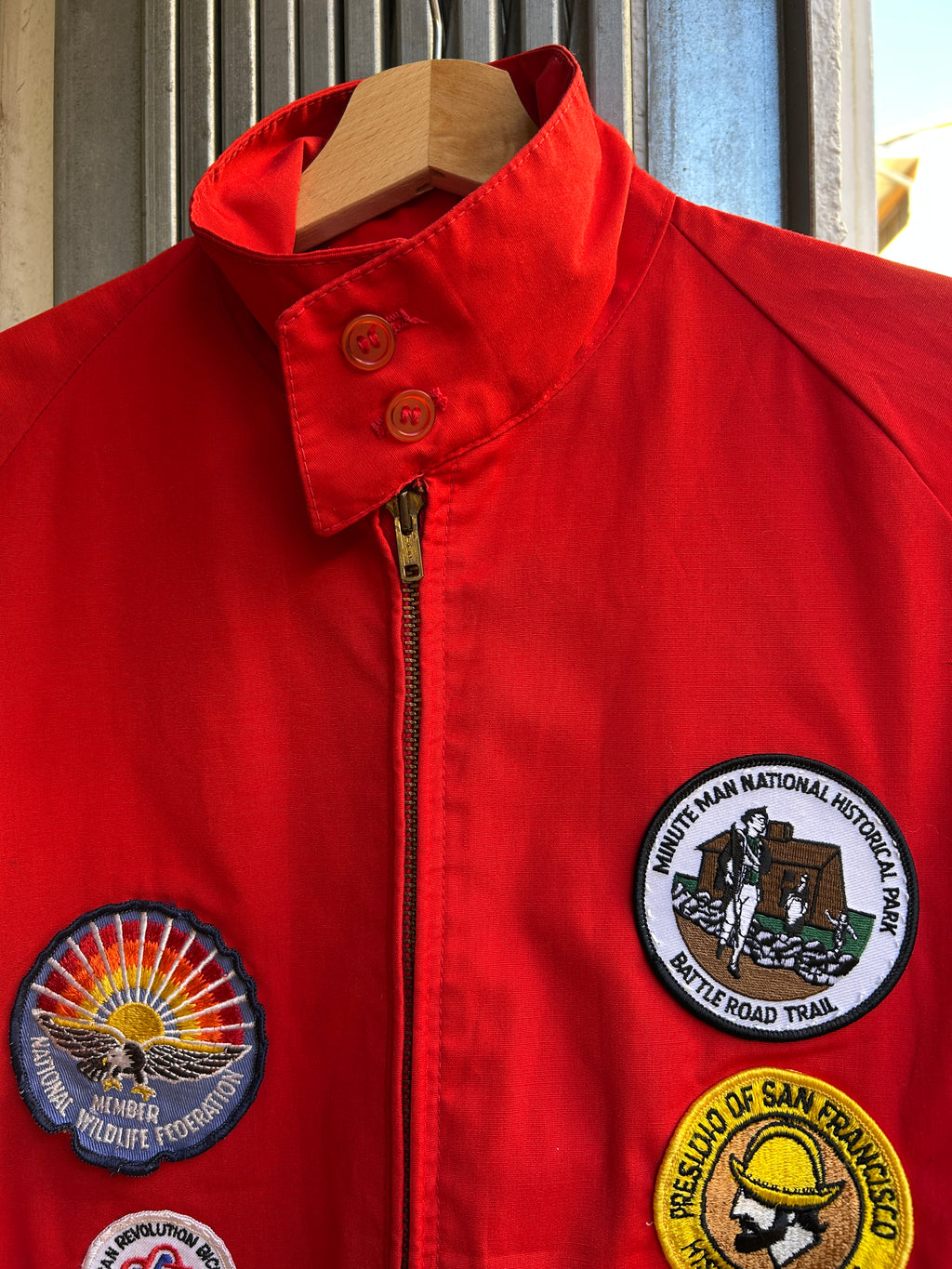 Veste Boy Scouts of America rouge – Écussons de voyages – Taille estimée L/XL