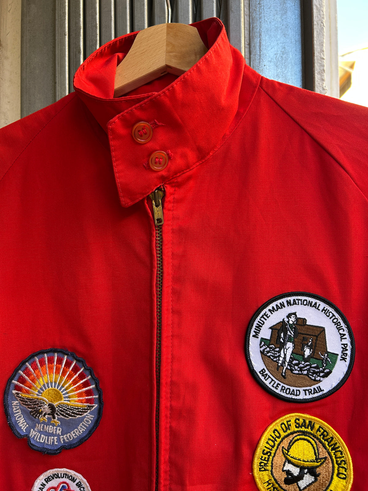 Veste Boy Scouts of America rouge – Écussons de voyages – Taille estimée L/XL